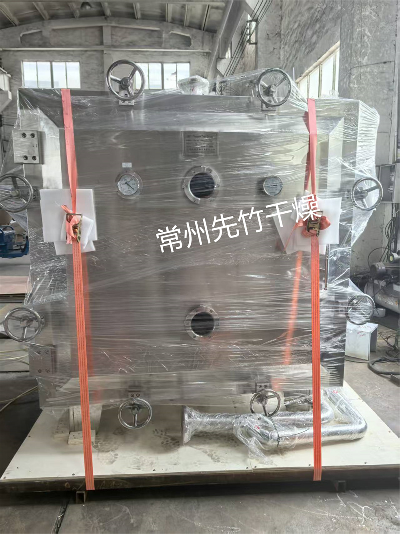 FZG-15型方型真空干燥機：32只盤，發往羅馬尼亞化工行業