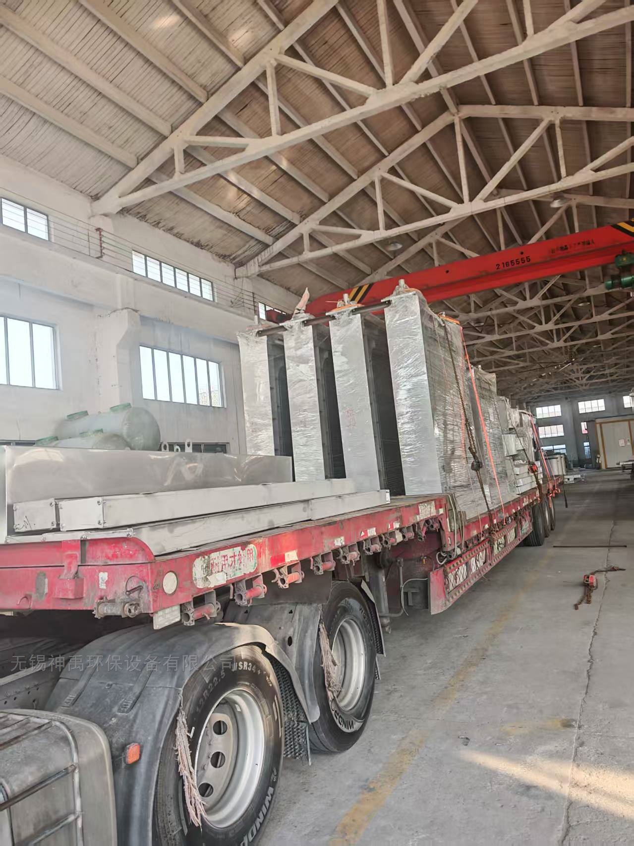 齊魯大地的液動下開式堰門發(fā)貨了