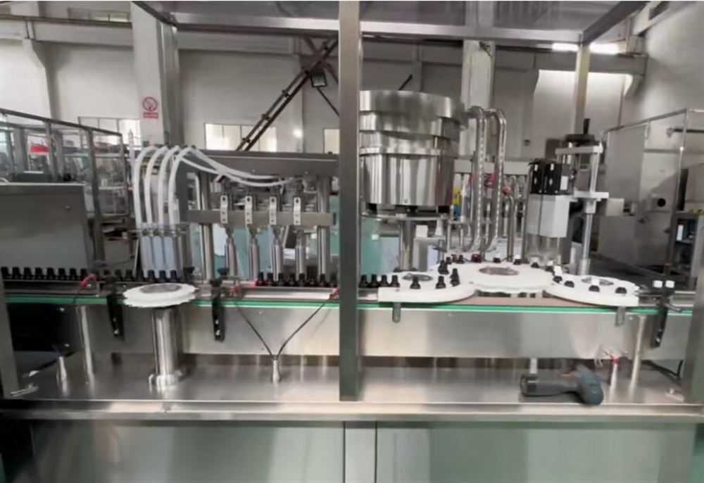 灌裝旋蓋機(jī)